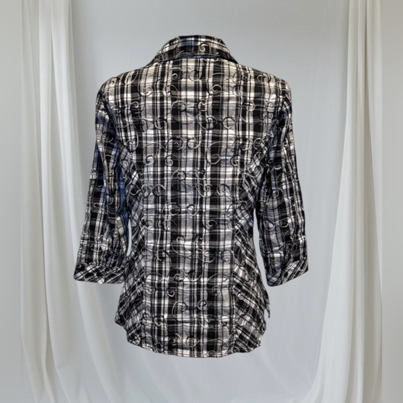 FREE 💟Christopher & Banks Black and White Fitted 3/4 Sleeve Zipper Down Shirt - Picture 4 of 13